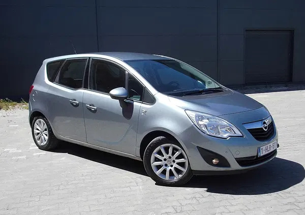 samochody osobowe Opel Meriva cena 22900 przebieg: 193000, rok produkcji 2012 z Małogoszcz